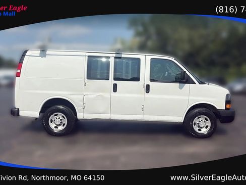 Used 2020 Chevrolet Express 2500 w/ Communications Package RWD image 6