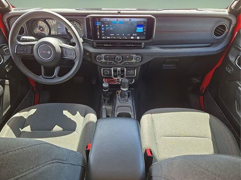 Used 2025 Jeep Wrangler Unlimited Rubicon image 17