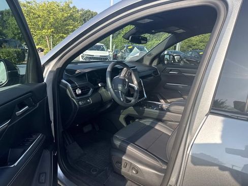 Used 2025 GMC Acadia Elevation w/ Elevation Premium Package FWD image 3