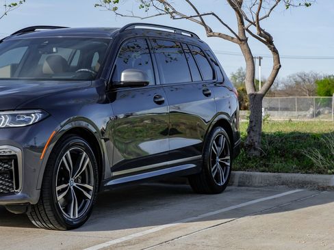 Used 2021 BMW X7 M50i w/ Executive Package image 8