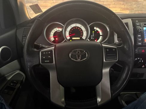 Used 2013 Toyota Tacoma 4x4 Access Cab V6 w/ TRD Sport Pkg image 16