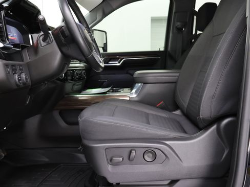 Used 2024 Chevrolet Silverado 3500 LT w/ Convenience Package image 8