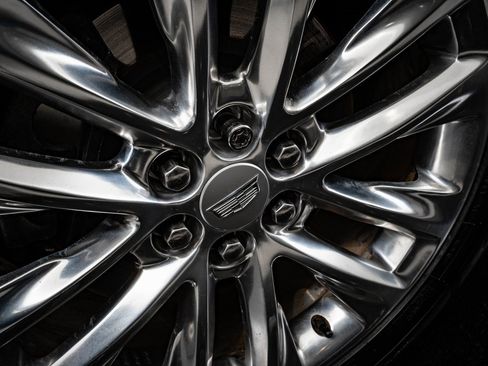 Used 2018 Cadillac XT5 Platinum w/ Driver Assist Package image 8