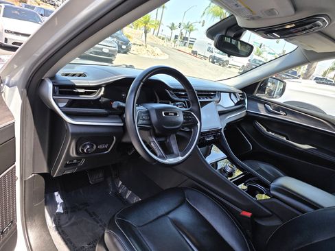 Certified 2022 Jeep Grand Cherokee Limited image 10