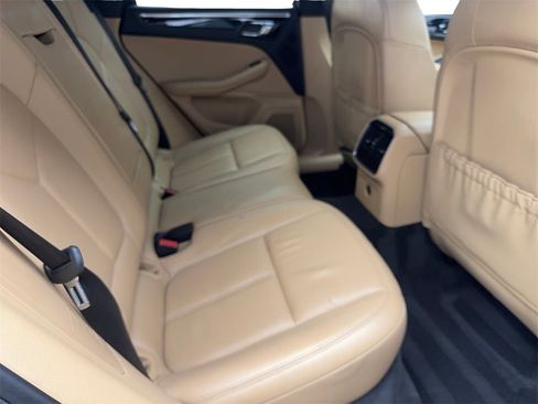 Used 2018 Porsche Macan image 38
