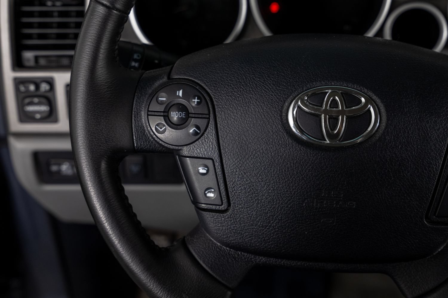 Used 2010 Toyota Tundra Limited w/ Memory Pkg AWD/4WD image 31