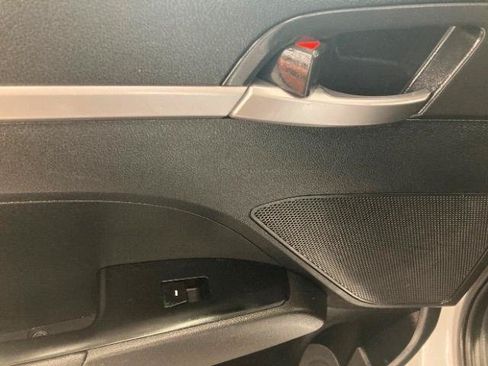 Used 2019 Hyundai Elantra SE w/ Cargo Package FWD image 35