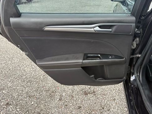 Used 2019 Ford Fusion Titanium FWD image 11