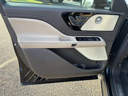 Used 2022 Lincoln Aviator Reserve w/ Equipment Group 201A image 10