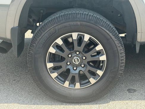 Used 2016 Nissan Titan PRO-4X w/ Pro-4x Convenience Package AWD/4WD image 9