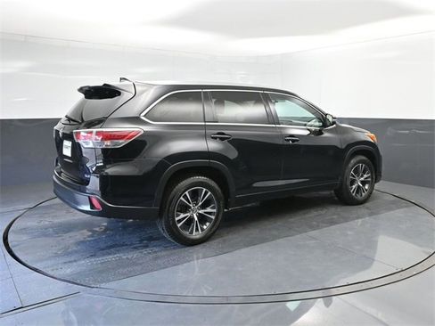 Used 2016 Toyota Highlander XLE image 15