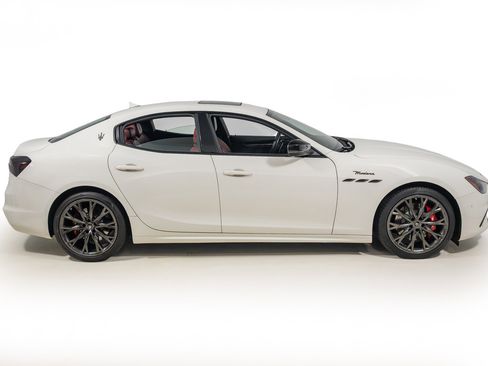 Used 2022 Maserati Ghibli Modena Q4 image 8