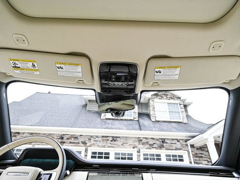 Used 2025 Land Rover Range Rover SE image 37