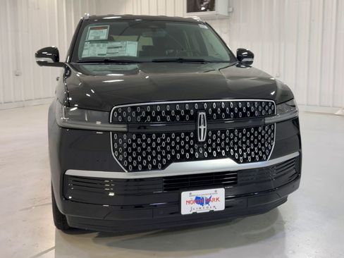 New 2026 Lincoln Navigator Premiere AWD/4WD image 4