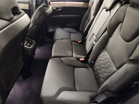 Used 2025 Volvo XC90 B5 Plus image 30