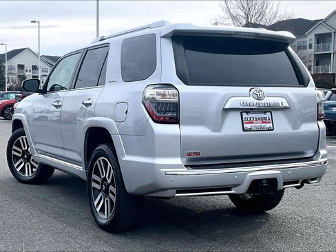 Used 2020 Toyota 4Runner 4WD image 11