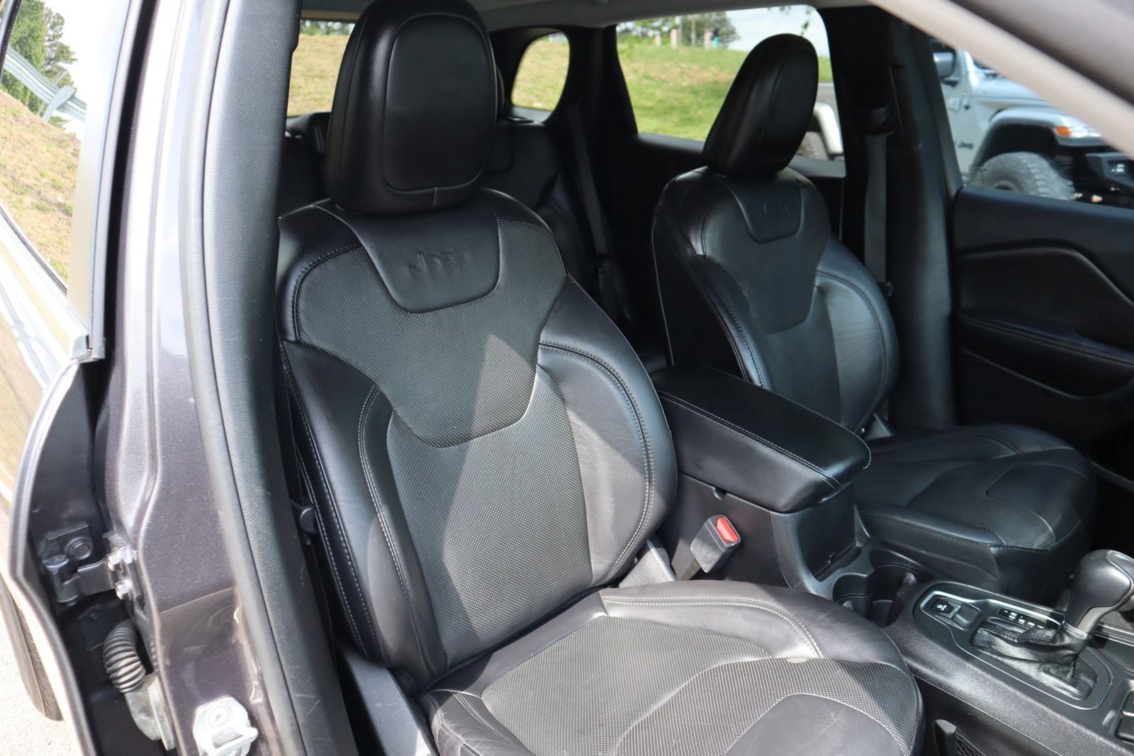Used 2021 Jeep Cherokee Latitude Lux w/ Sun & Sound Group FWD image 19