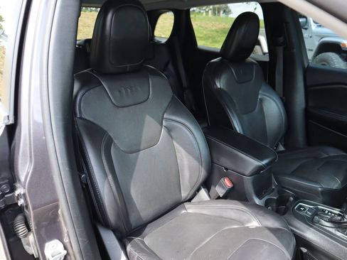 Used 2021 Jeep Cherokee Latitude Lux w/ Sun & Sound Group FWD image 19