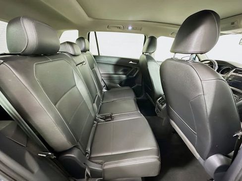Used 2019 Volkswagen Tiguan SE w/ Panoramic Sunroof Package image 27