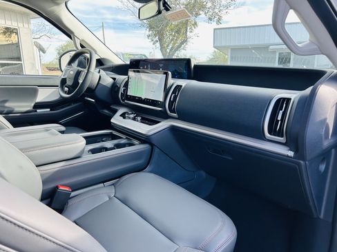 New 2025 Ford Expedition Active image 13