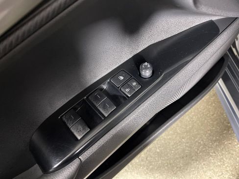 Used 2025 Toyota Camry SE FWD image 16