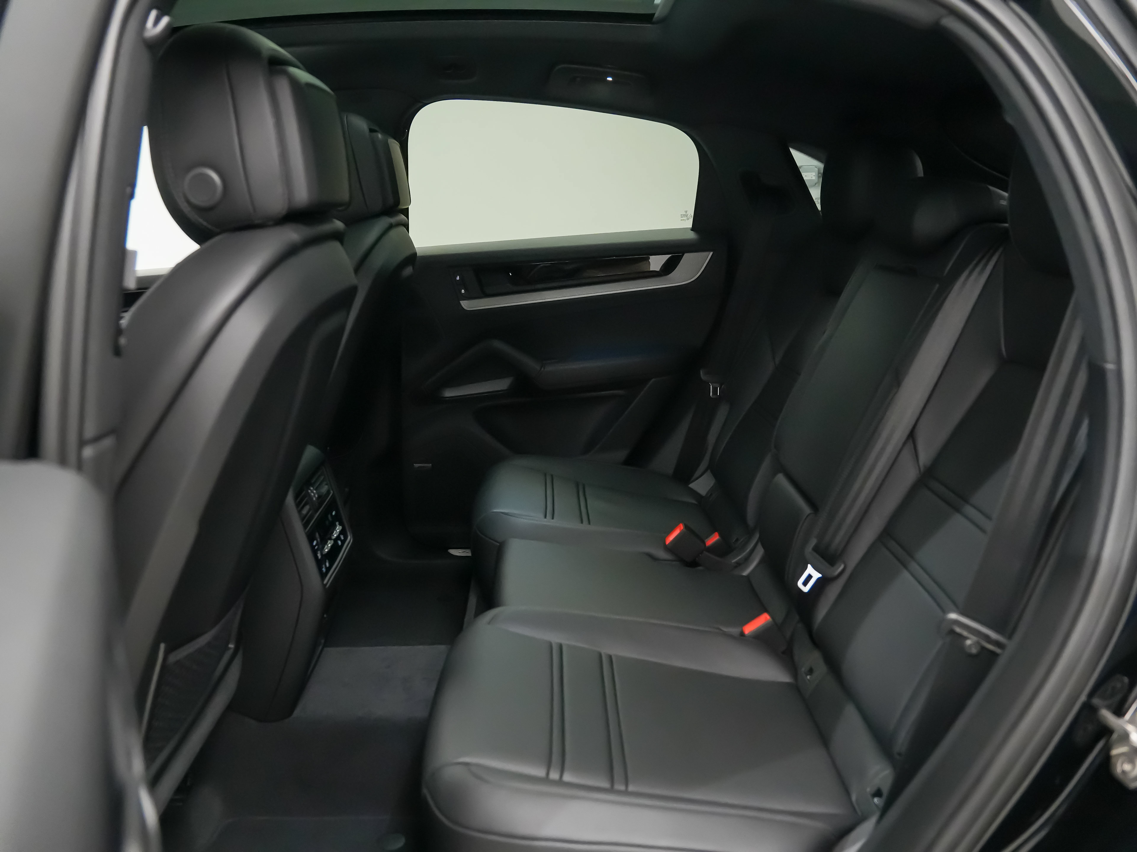 Certified 2026 Porsche Cayenne Coupe AWD/4WD image 18