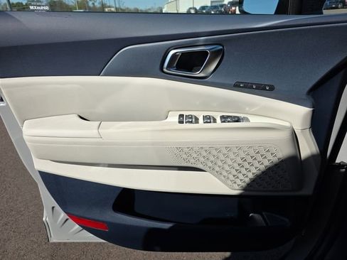 New 2026 Kia Carnival EX image 9