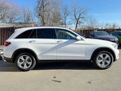 Used 2018 Mercedes-Benz GLC 300 4MATIC image 4