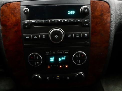 Used 2011 Chevrolet Suburban LT image 29