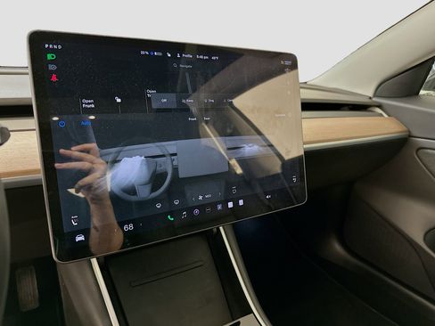 Used 2018 Tesla Model 3 Mid Range image 24