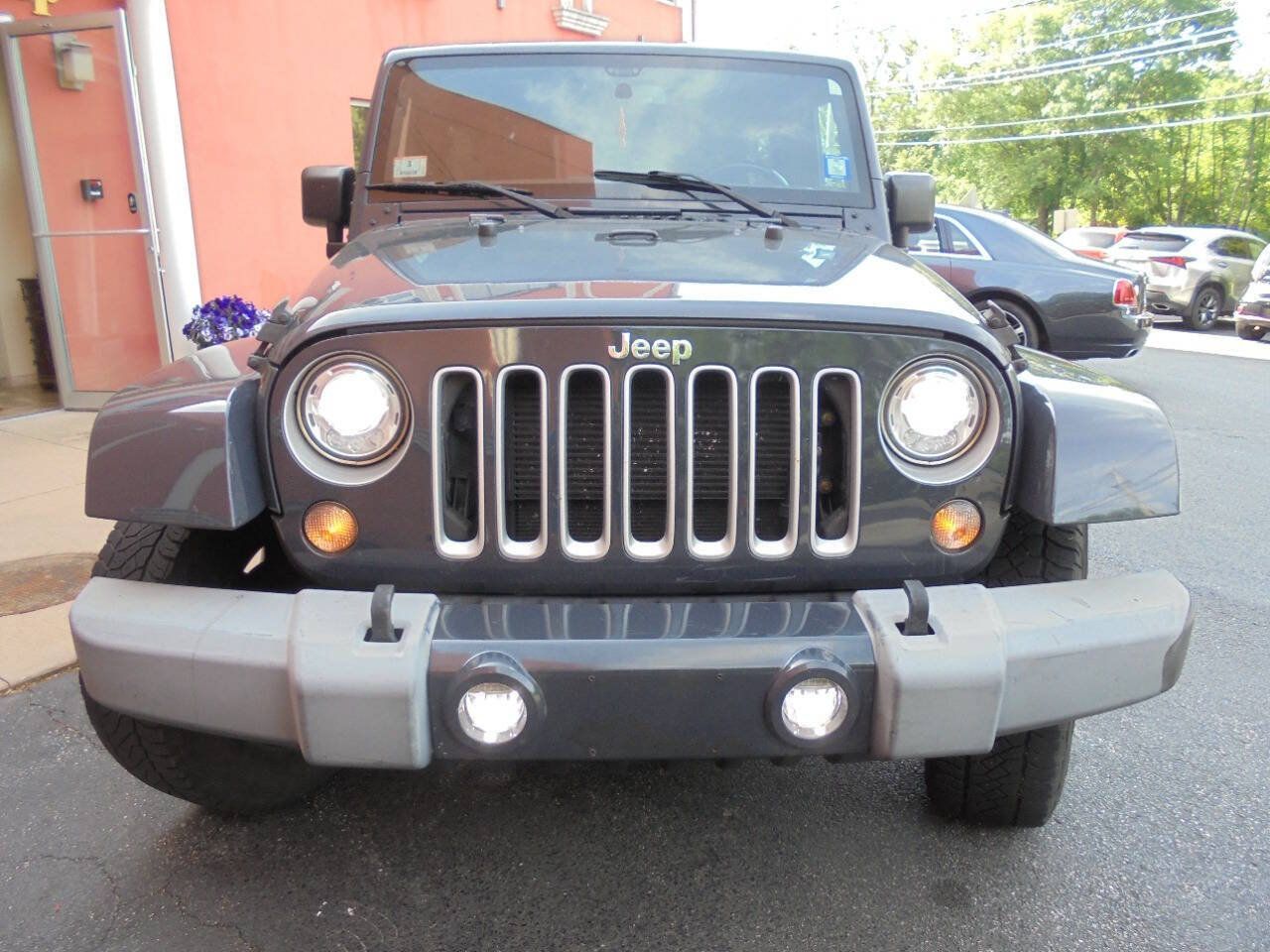Used 2017 Jeep Wrangler Unlimited Sahara w/ Connectivity Group AWD/4WD image 4