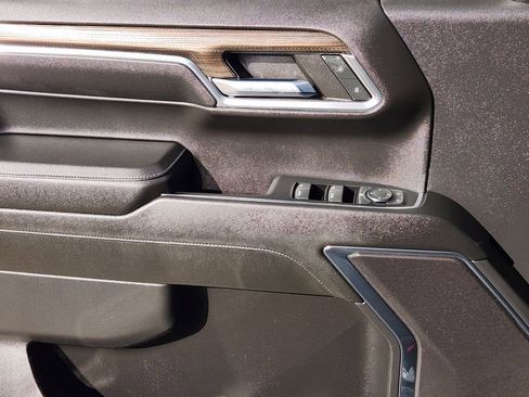 Used 2024 Chevrolet Silverado 1500 LT image 25