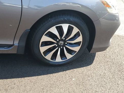 Used 2017 Honda Accord Touring image 6