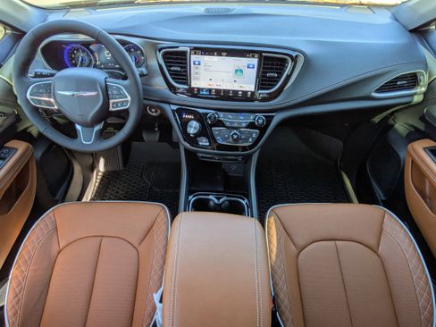 New 2026 Chrysler Pacifica Pinnacle image 17
