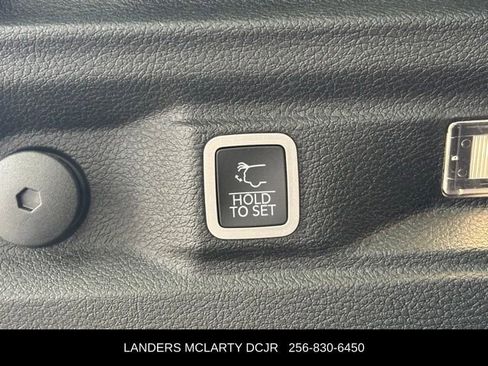 Used 2025 Jeep Grand Cherokee L Limited w/ Luxury Tech Group II image 19