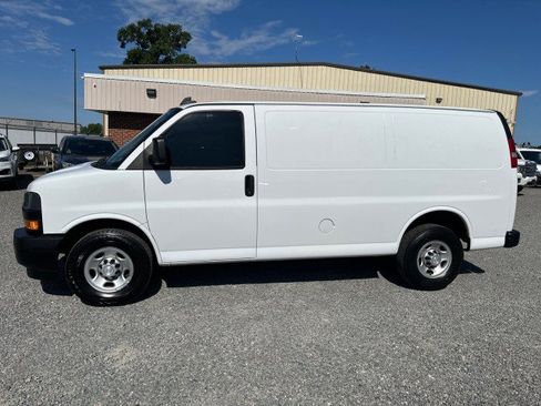 Used 2018 Chevrolet Express 2500 w/ Driver Convenience Package RWD image 14