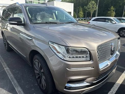 Used 2018 Lincoln Navigator Select AWD/4WD image 2