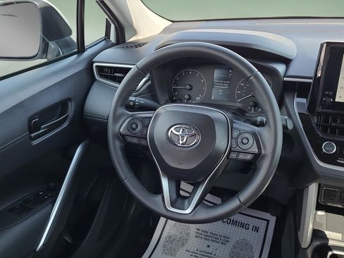 Used 2024 Toyota Corolla Cross LE AWD/4WD image 12