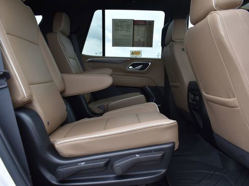 Used 2024 Chevrolet Tahoe Premier AWD/4WD image 13