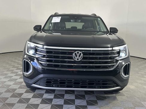 Used 2024 Volkswagen Atlas SE image 3