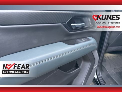 Used 2025 GMC Yukon AT4 image 37