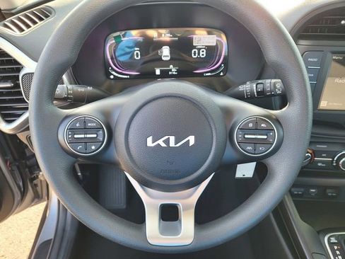 Used 2025 Kia Soul LX FWD image 18