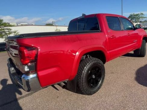 Certified 2022 Toyota Tacoma SR5 AWD/4WD image 2