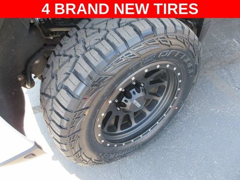 Used 2021 GMC Sierra 2500 AT4 w/ AT4 Premium Plus Package AWD/4WD image 2