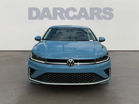 Used 2025 Volkswagen Jetta SE FWD image 2