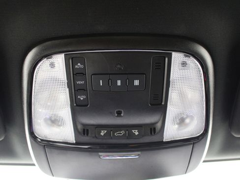 Used 2025 Dodge Durango GT AWD/4WD image 17