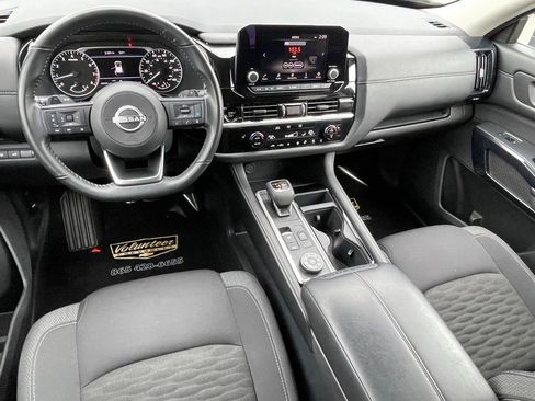 Used 2025 Nissan Pathfinder SV image 12