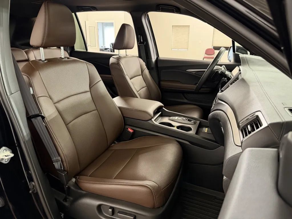 Used 2025 Honda Passport EX-L image 41
