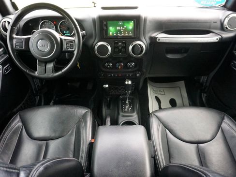 Used 2018 Jeep Wrangler Unlimited Sahara AWD/4WD image 10