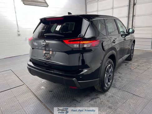 Used 2025 Nissan Rogue SV image 7
